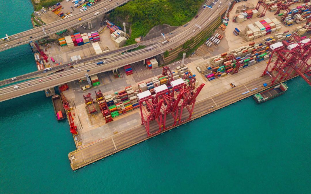 container-cargo-ship-in-the-export-and-import-hong kong